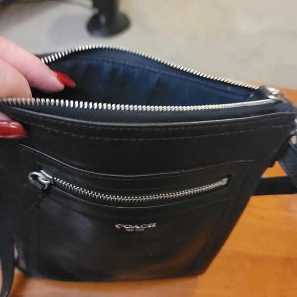 Casual Coach Crossbody - Picture 2 of 3